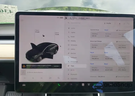 2018 Tesla Model 3 Long Range/Mid Range z USA, uszkodzony, nr VIN 5YJ3E1EA0JF176040